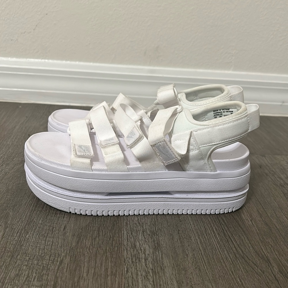 WOMEN'S NIKE ICON CLASSIC SPORT SLIDES Size 8